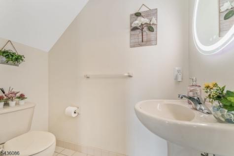 62 Limerick Lane Lopatcong NJ 08865