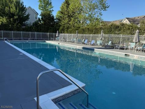 62 Limerick Lane Lopatcong NJ 08865
