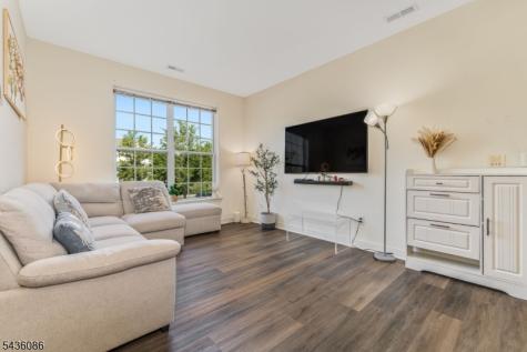62 Limerick Lane Lopatcong NJ 08865