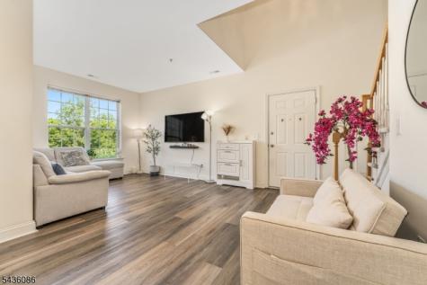 62 Limerick Lane Lopatcong NJ 08865