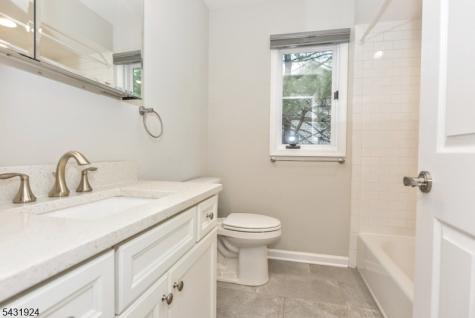 5 Hansen Place Wayne NJ 07470