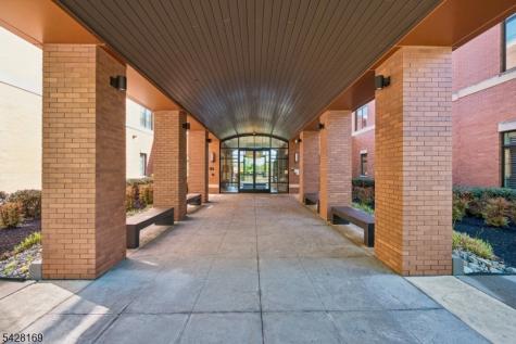 33 Green Village Rd3302 Madison NJ 07940