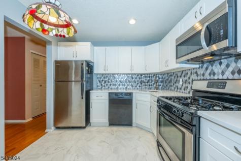 186 Larch Lane Mahwah NJ 07430
