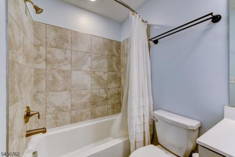 402 Saratoga Court Branchburg NJ 08876