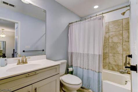 402 Saratoga Court Branchburg NJ 08876
