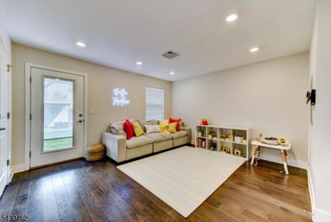402 Saratoga Court Branchburg NJ 08876