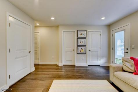 402 Saratoga Court Branchburg NJ 08876