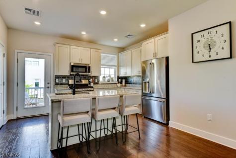 402 Saratoga Court Branchburg NJ 08876