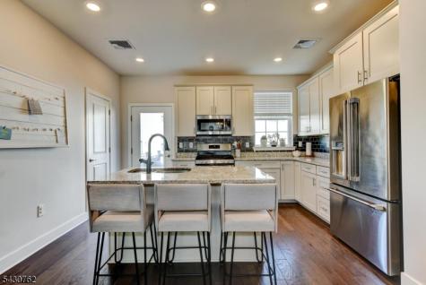 402 Saratoga Court Branchburg NJ 08876