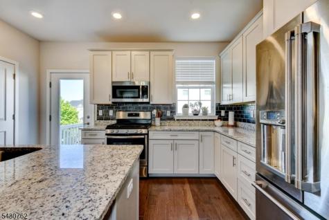 402 Saratoga Court Branchburg NJ 08876