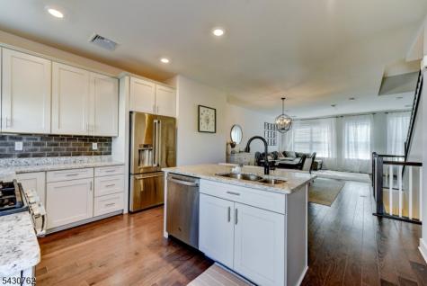 402 Saratoga Court Branchburg NJ 08876