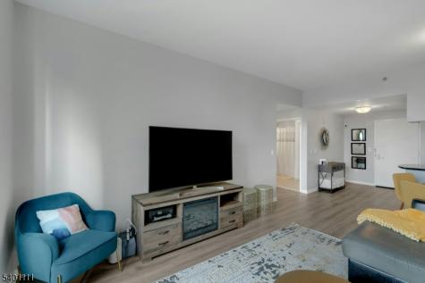 102 Christopher Columbus Drive Jersey City NJ 07302