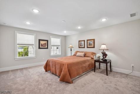 723 Station Road Dunellen NJ 08812