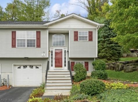 12 Oak Point Drive Hamburg NJ 07419