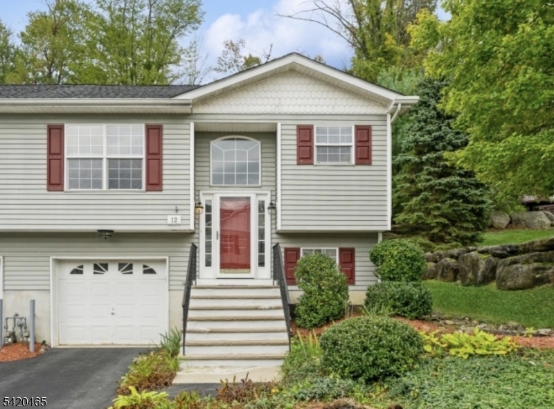 12 Oak Point Drive Hamburg NJ 07419