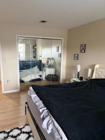 414 Sharon Court Woodbridge NJ 07095