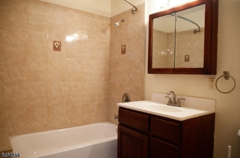 79 Montgomery St 4f Paterson NJ 07501