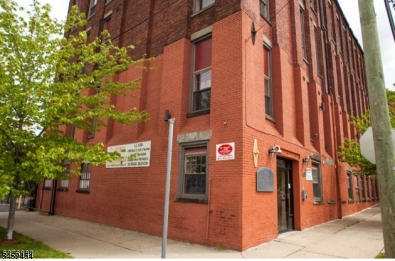 79 Montgomery St 4f Paterson NJ 07501