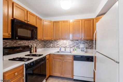 81 Park Edge Berkeley Heights NJ 07922