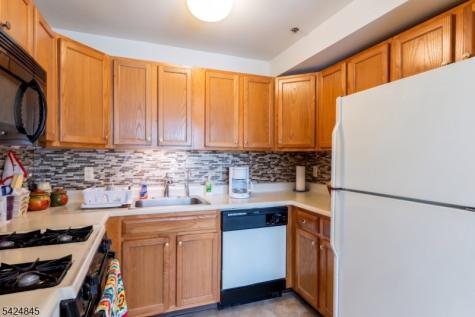 81 Park Edge Berkeley Heights NJ 07922