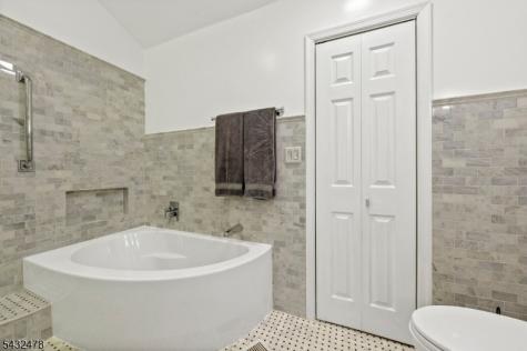 78 Heritage Court Montville NJ 07082