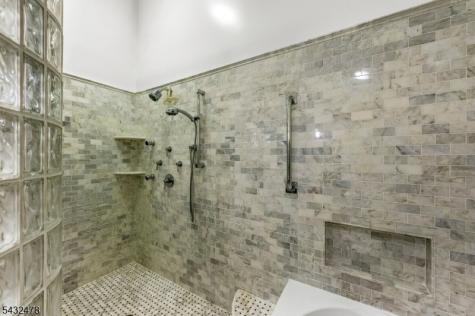 78 Heritage Court Montville NJ 07082