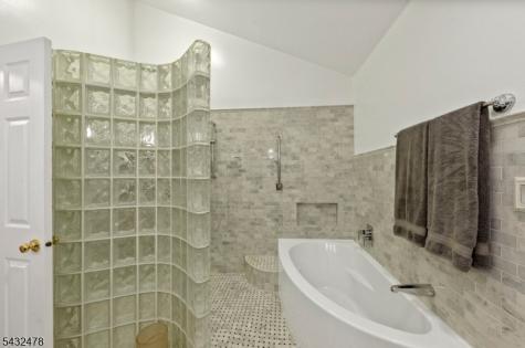 78 Heritage Court Montville NJ 07082