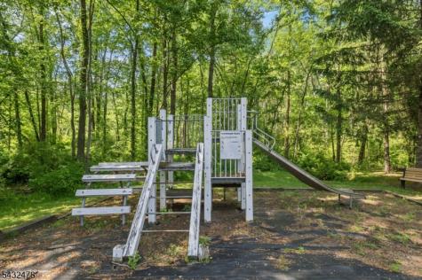 78 Heritage Court Montville NJ 07082