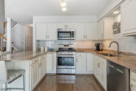 78 Heritage Court Montville NJ 07082