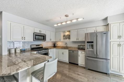 78 Heritage Court Montville NJ 07082
