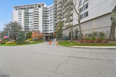 1 Claridge Drive Verona NJ 07044