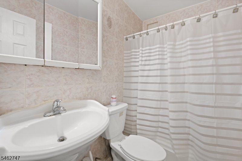 32 A-6 Woodedge Avenue Edison NJ 08817