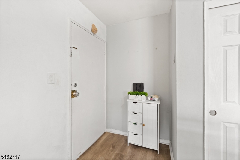 32 A-6 Woodedge Avenue Edison NJ 08817