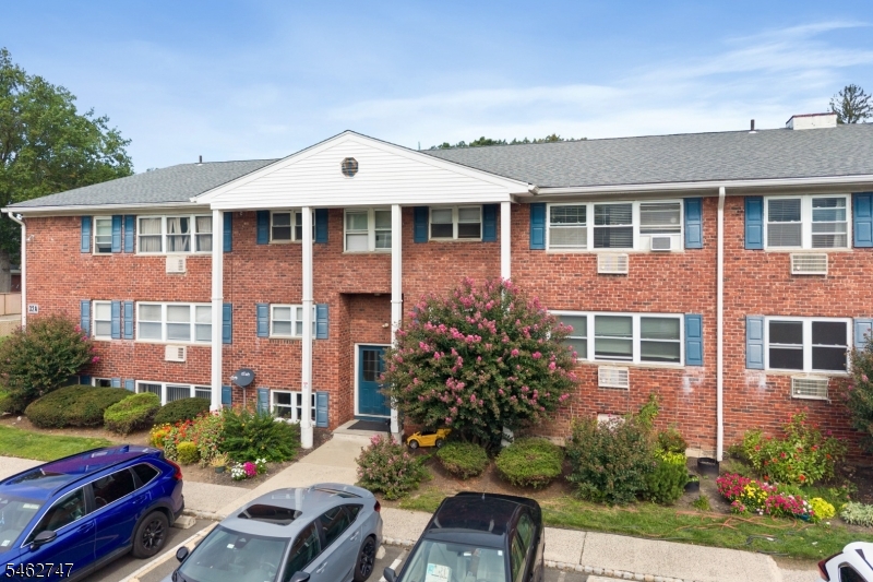 32 A-6 Woodedge Avenue Edison NJ 08817