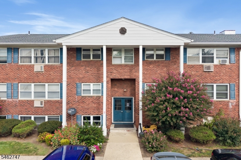 32 A-6 Woodedge Avenue Edison NJ 08817