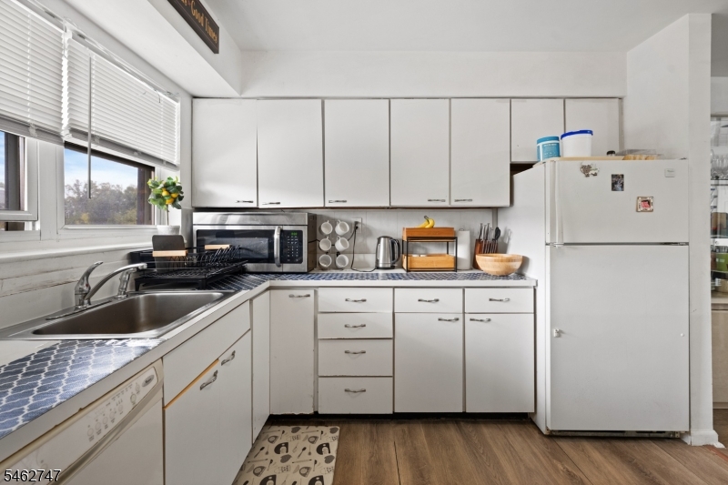 32 A-6 Woodedge Avenue Edison NJ 08817