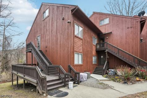 8 Baily Bunion Court Vernon NJ 07462