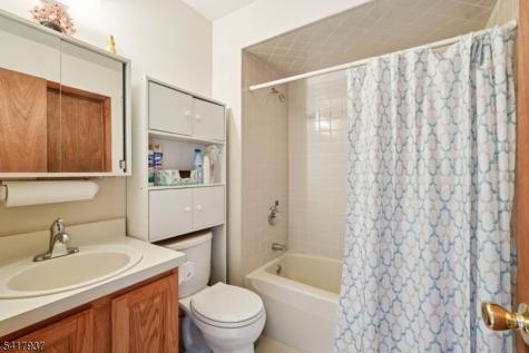 8 Baily Bunion Court Vernon NJ 07462