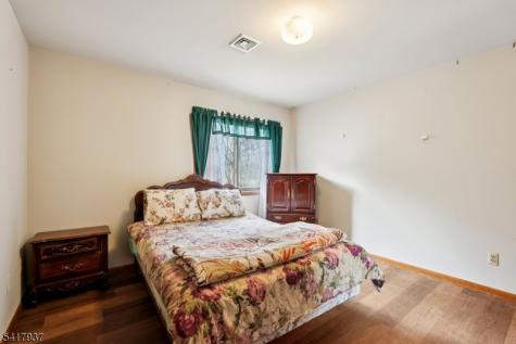 8 Baily Bunion Court Vernon NJ 07462