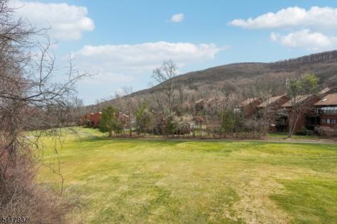 8 Baily Bunion Court Vernon NJ 07462