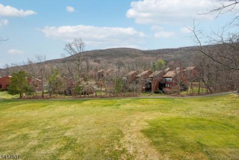 8 Baily Bunion Court Vernon NJ 07462
