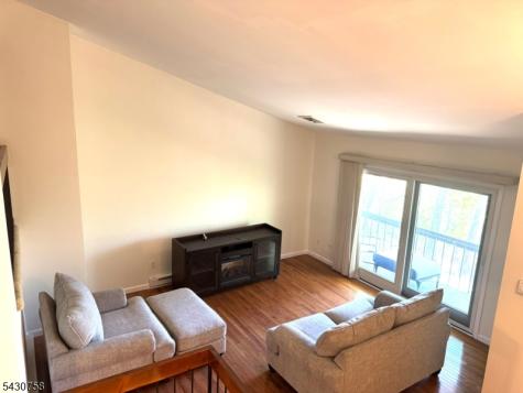 1065 Treetops Wharton NJ 07885
