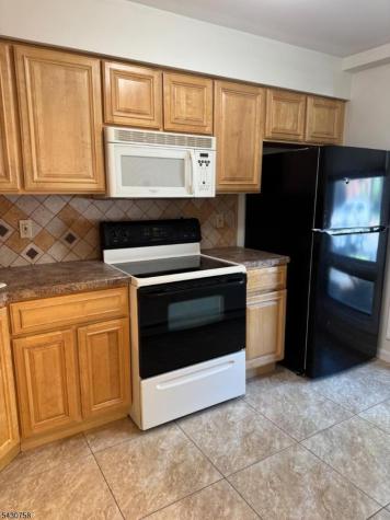 1065 Treetops Wharton NJ 07885