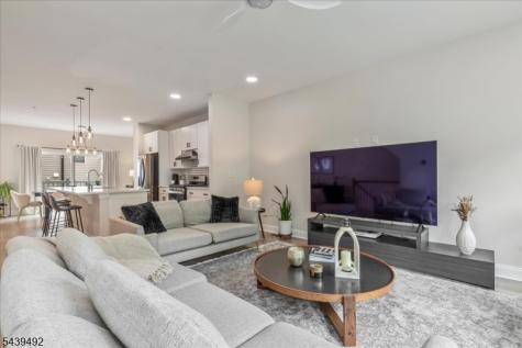102 Abbe Road Little Falls NJ 07424
