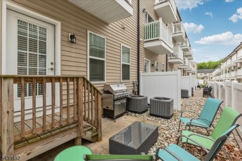 102 Abbe Road Little Falls NJ 07424