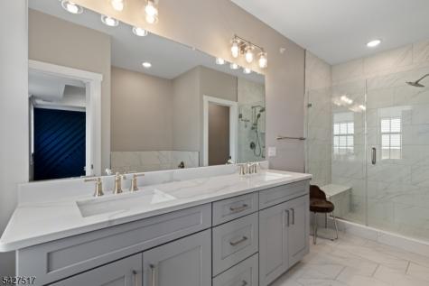 81 Arnold Drive Wood-ridge NJ 07075