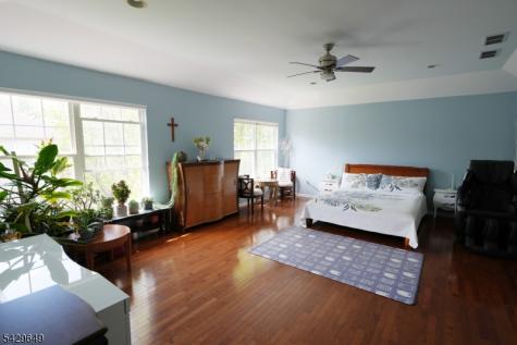 10 Queens Lane Wayne NJ 07470