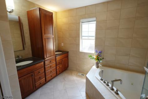 10 Queens Lane Wayne NJ 07470