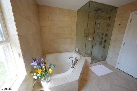 10 Queens Lane Wayne NJ 07470
