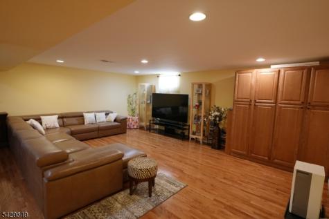 10 Queens Lane Wayne NJ 07470